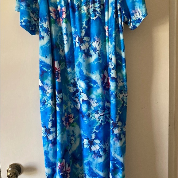 Floral Blue Nightgown - Picture 4 of 5